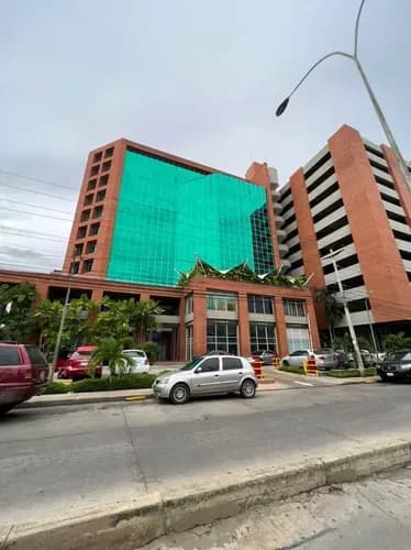 En Venta Oficina Moderna Y Equipada. Centro Empresarial Lechería