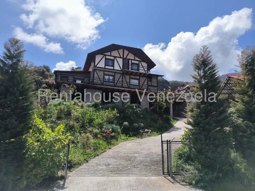 Casa (Multipes Niveles) en Venta en La Colonia Tovar, Aragua