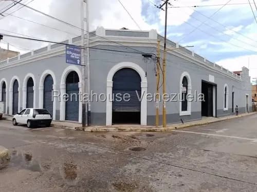 Excelente Local Comercial Con Galpón En Pleno Centro De Valencia (#24-17854) Goza De Una Excelente Ubicación, Zona Activa, Céntrica Y Comercial. Cliente Directo