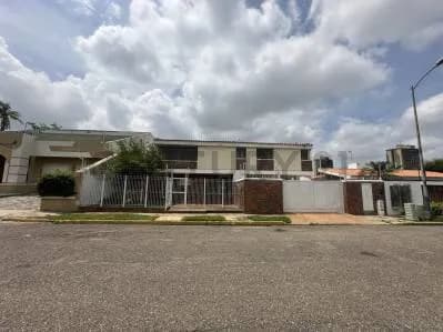 Alquiler de Casa Quinta de 2 plantas sector los Olivos, Maracaibo