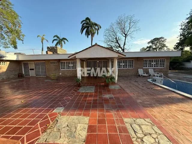 En venta, casa quinta, urbanización Colinas de Guataparo