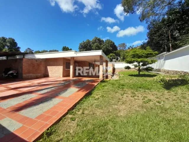 En venta, casa quinta, urbanización Colinas de Guataparo