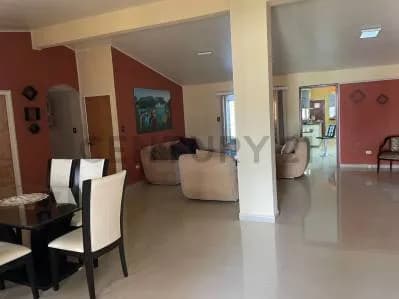 Casa en venta en calle tulipanes urb los cocales, El Tigre, Simón Rodríguez, El Tigre, Anzoategui, Venezuela, 6050 - $95k