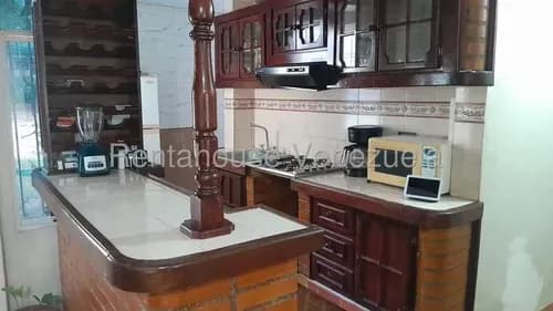 Maria Luisa Mendoza Vende Espectacular Apartamento En Barquisimeto Patarata. Con 3 Habitaciones, 1 Baño, En Impecables Condiciones. 2 6 1 8 9 8 4.