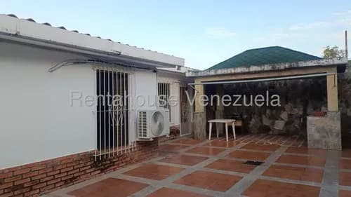 Amplia Y Comoda Casa Con Excelentes Espacios, Como Sala, Comedor, Estar, Biblioteca Con Aire Acondicionado De 18 Btu, Dormitorio Principal Con Baã±o. Y Aires Acondicionado De 18 Btu