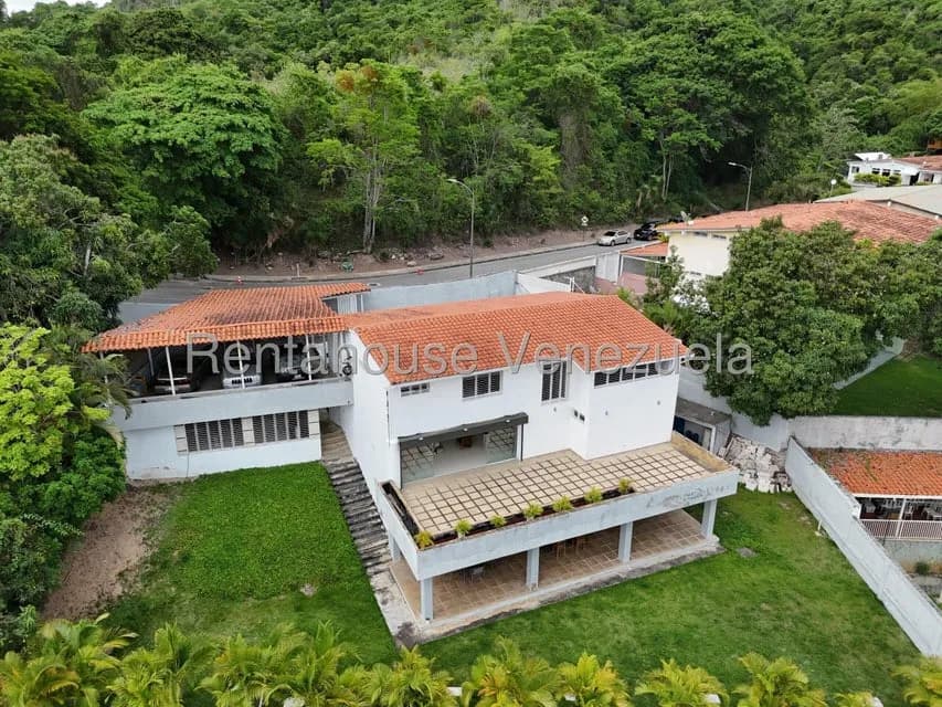 Casa (Multipes Niveles) en Venta en Cumbres de Curumo, Distrito Metropolitano