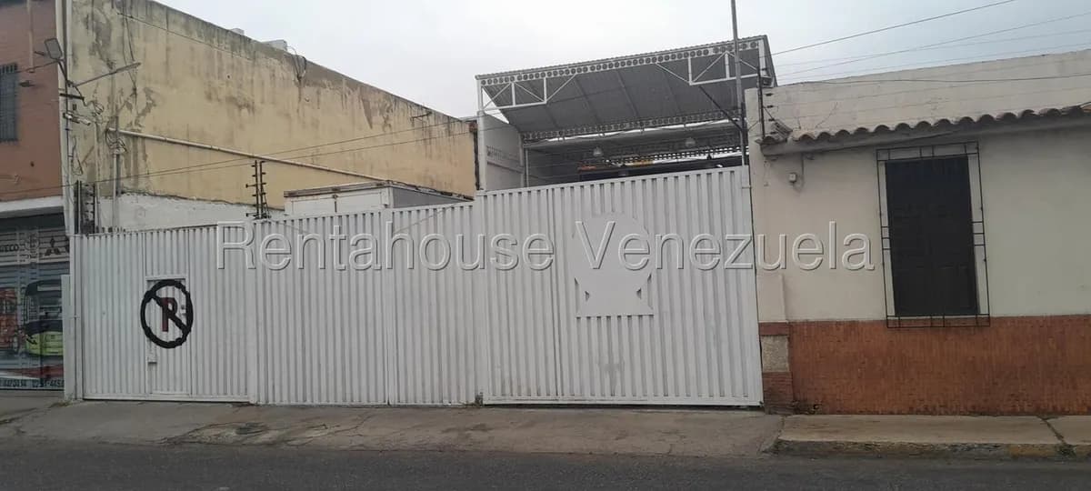Comercial (Galpon - Deposito) en Alquiler en Centro, Lara