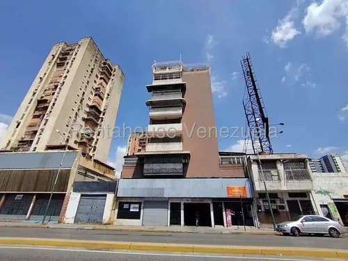 Apartamento En Venta En Av Bolivar En Maracay 26-9059 Irrr