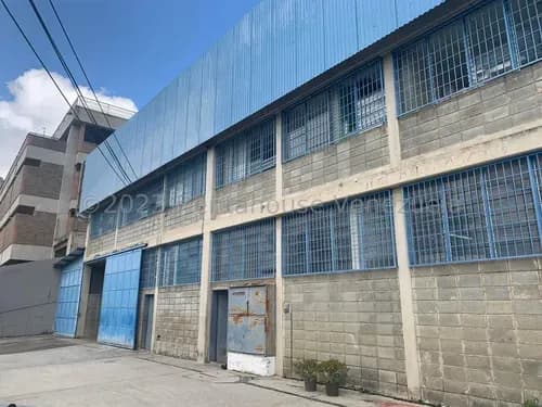 Galpón Industrial En Venta, Urbanización Industrial Kerch. Patio De Carga Y Descarga Pavimentado 25-15764 Ng