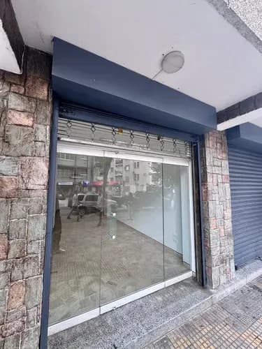 Alquilo Local Comercial En Colinas De Bello Monte, 35mts2. Remodelado Y Listo Para Uso Inmediato