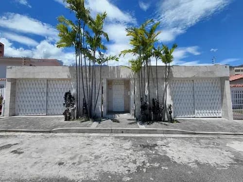 Casa Moderna Urb Alto Chama Mérida Venezuela