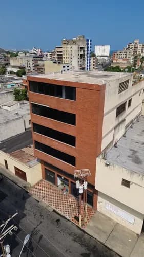 En Venta De Oportunida Edicico Comercial-residencial Ubicado En La Calle Democracia-centro De Puerto La Cruz, Edo. Anzoátegui