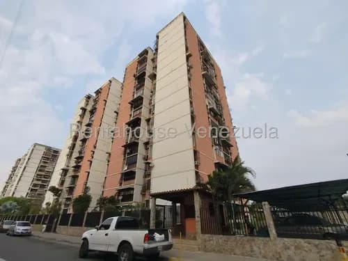 Apartamento Amoblado En Alquiler En La Urbanización San Jacinto De Maracay, Canon Bajo Con Servicios Incluidos #26-13810 Kmir