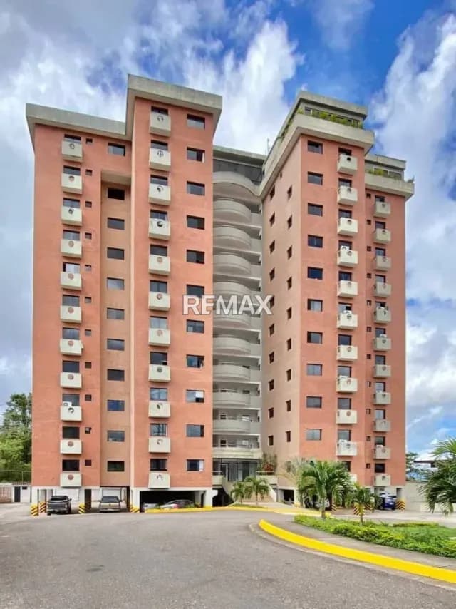 En ALQUILER apartamento ubicado en La Castellana. Residencias Paramillo Suites