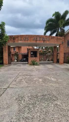 Town House En Venta En Residencias Los Aleros Urbanizacion Colinas De Guataparo Valencia. St