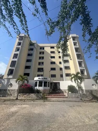 Ez Platinum *platinum Inmuebles Ofrece En Alquilar* *urb Parque Valencia* *resd El Rosal* *descripción:* Piso 03 No Funciona El Ascensor Sala-comedor Cocina Equipada 2 Habitaciones Con C