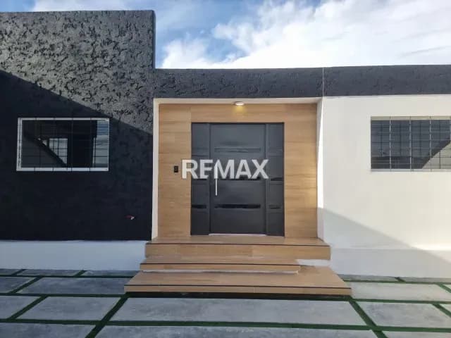 EN VENTA ESPECTACULAR CASA A ESTRENAR EN LA URBANIZACIÓN ROCA DEL LLANO