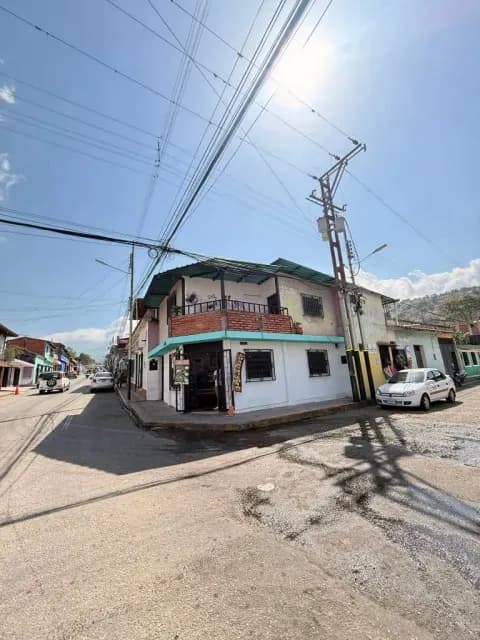 Se vende propiedad esquinera de uso Residencial y Comercial. en cordero Av Eleuterio Chacón