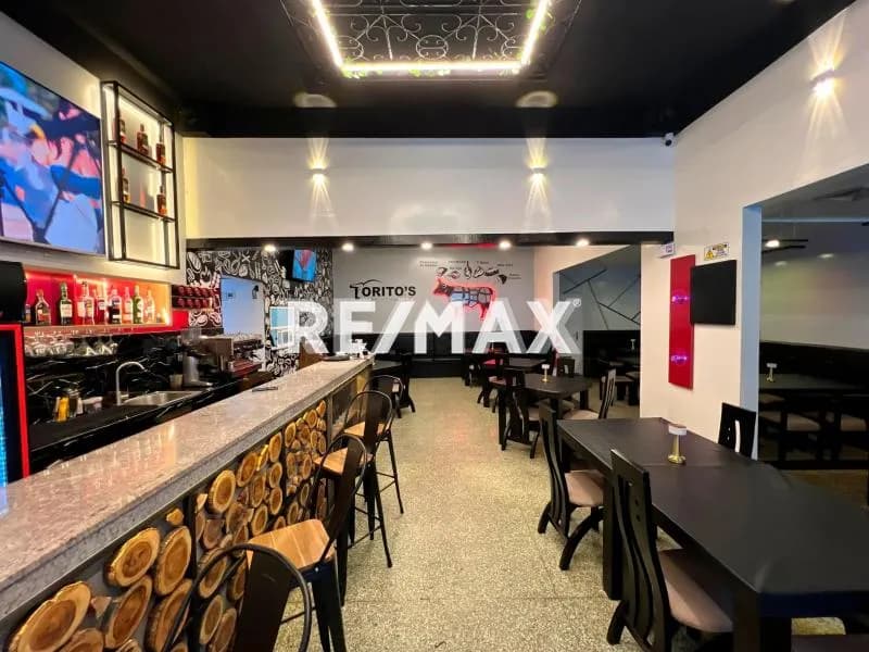 Se vende elegante y acogedor fondo de comercio especializado y acondicionando para venta de comida a la brasa