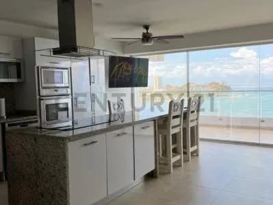 El penthouse de tus sueños: Vistas infinitas al mar en Conjunto Maiomar