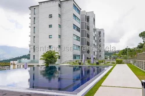 Apartamento En Venta Lomas De Santa Fe Moderno A Estrenar Con Enorme Terraza Y Vista Al Ávila #26-21026
