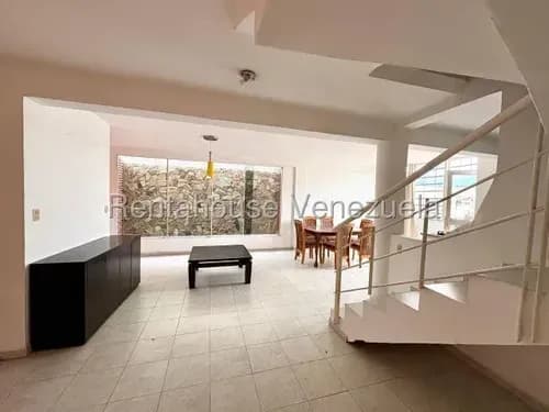 Naudy Escalona & Maribel Morillo Asesores Inmobiliarios De Rentahouse Alquilan Bella Casa En Cabudare Centro 26-20722 Lara