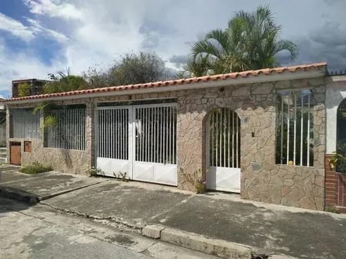 Traemos Para Usted Acogedora Casa Con Funcional Anexo En San Joaquin - Villas Del Centro (#22-14441) En Perfectas Condiciones Con Patio Y Linda Fachada, Calle Cerrada. Ag Cliente Directo