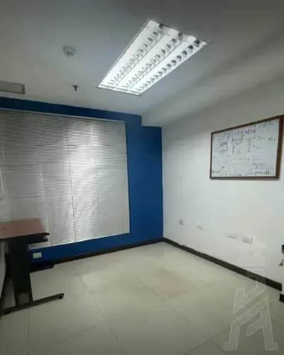 Oficina En Venta Lista Para Ocupar Ubicada En La Prestigiosa Avenida Principal De Lechería