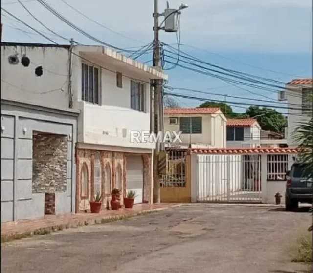 CASA EN CALLE CERRADA URBANIZACION MONTE CLARO