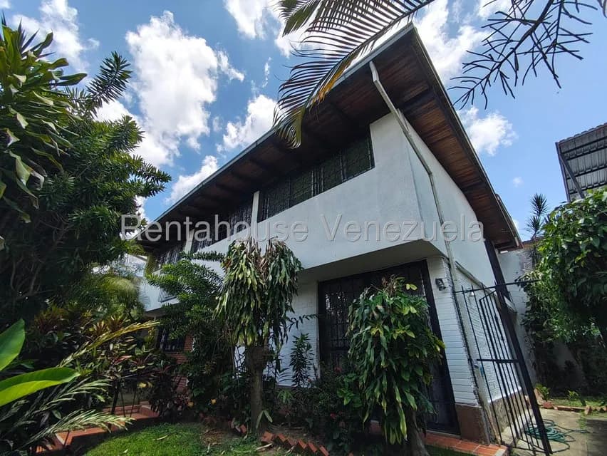 Casa (Multipes Niveles) en Venta en Prados del Este, Distrito Metropolitano