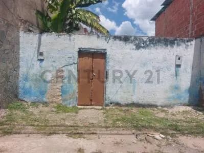Terreno con bienhechuría en venta, calle 5 de Julio, Maracay, Aragua