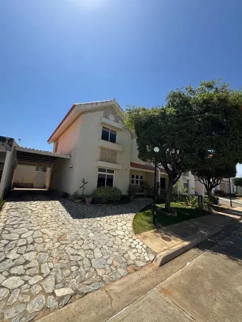 Se vende Townhouse en Villa Alablanca, Fuerzas Armadas