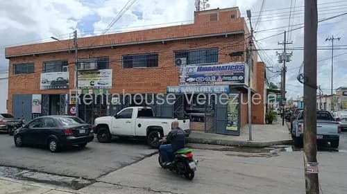 Local Comercial En Una De Las Zonas Mas Movidas De Valencia - La Candelaria,( #26-10158) Zona De Venta De Respuestos. El Mismo Cuenta Con Doble Puerta De Seguridad. Llama Ya Y Ven A Conocerlo.