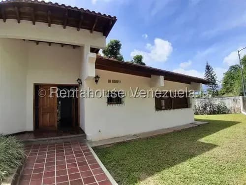 Casa En Venta Prados Del Este De Arquitectura Clásica Y Excelente Estado Estructural #26-18503 Magaly
