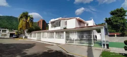 Py 243660 Casa De Esquína En Venta En Lomas Del Este Calle Cerrada