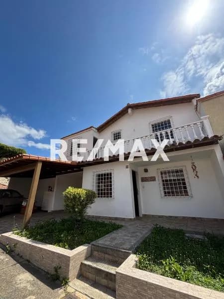 Casa en Venta en la Urbanización Villas Royal Garden-Barquisimeto