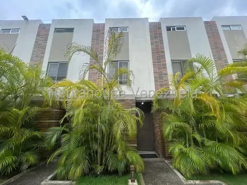 # Apartamento En Venta Muy Atractivo, Rafael Gamarra, 2b4951, Ubicado En Urbanizacion De Alto Prestigio En Barquisimeto, En Optimas Condiciones, Con Seguridad Las 24 Horas. Comunicate!