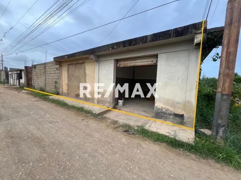 SE VENDE TERRENO DE 387,64 M2 CON 2 LOCALES EL SECTOR TERMINAL TUCACAS.