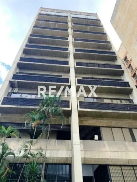 OFICINA EN VENTA - URB. LOS DOS CAMINOS