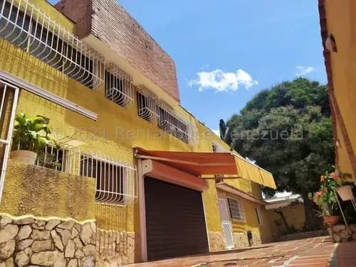 Casa En Venta La Trinidad 23-13940 Ac