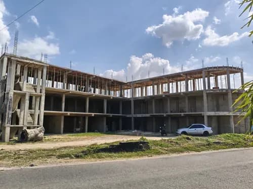 Terreno Con Adelantos De Centro Comercial Avenida Principal Los Guayos Att-241 Vende Dayanna Vasquez