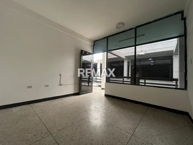 Local Comercial N° 16 en Alquiler Avenida Andrés Bello entre Carreras 21 y 22 Zona Centro-Barquisimeto