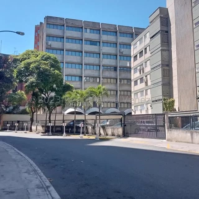Apartamento (1 Nivel) en Alquiler en Chuao, Distrito Metropolitano