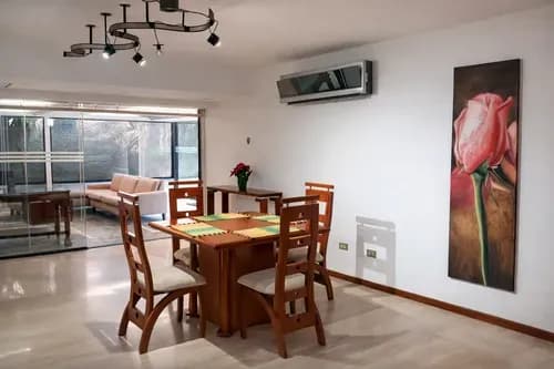 Apartamento Pb En Alquiler Campo Alegre Caracas | 210m2 Con Patio Y Pozo Propio X7q