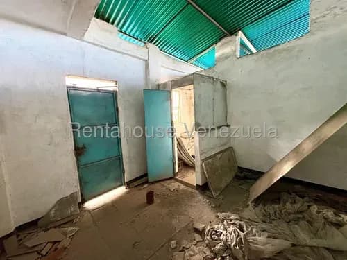 Venta Edificio Comercial Y Residencial En Venta Con Local Y Apartamentos En Ubicación Estratégica Centro Barquisimeto,lara Mp