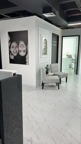 Consultorio Odontológico: Ubicaco En C.c Concepto La Galq