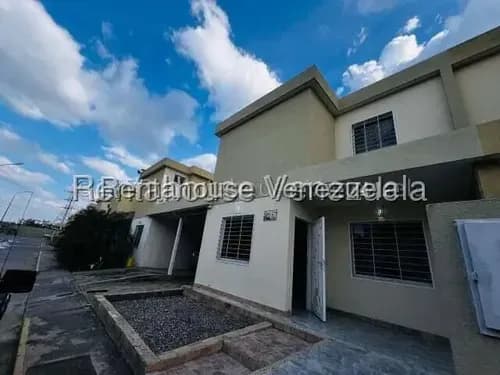 Yolmar Mendoza Vende Excelente Townhouse En Zona Segura Y Tranquila De Cabudare, Con Circuito Cerrado, Cámaras De Seguridad Y Vigilancia 24/7, Cód. 26-12916