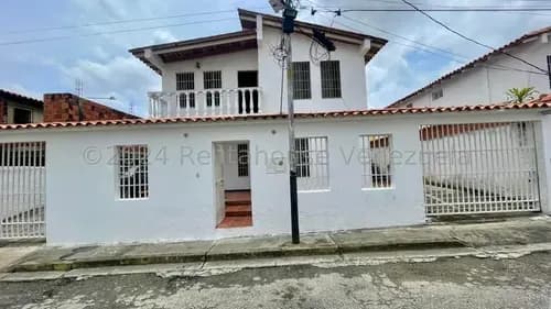 Marinel Saavedra Ofrece En Venta Esta Espectacular Casa En La Piedad Norte Cabudare, Espacios Funcionales, Con Todos Los Servicios Basicos En Optimas Condiciones! Cod 26 16734.