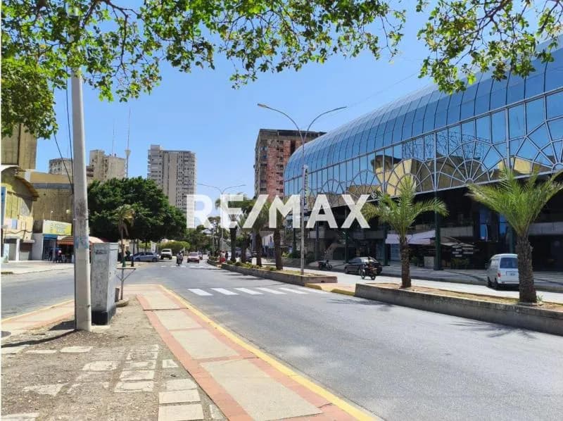 AMPLIO TERRENO EN PORLAMAR MUY CERCA DE LA 4 DE MAYO