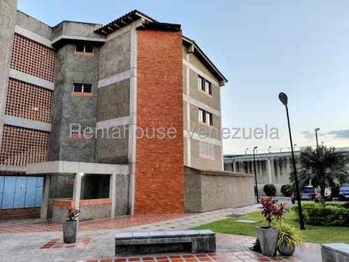 Venta Apartamento En La Av. Intercomunal Con Doble Estacionamiento Cabudare,lara Rc